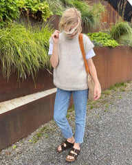 Kvinde iført lysegrå Weekend Slipover