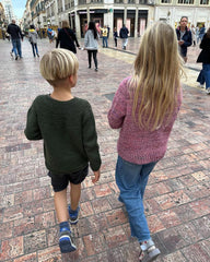 Pige iført pink Terrazzo Sweater Junior set bagfra