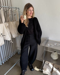 Kvinde iført sort Ballonjakken