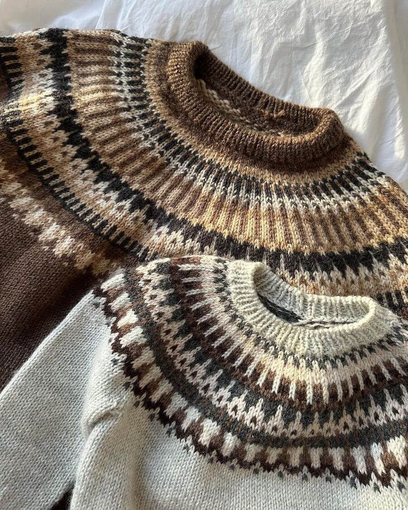 To liggende Celeste Sweatre