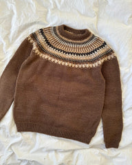 Liggende Celeste Sweater Man i brunlige nuancer