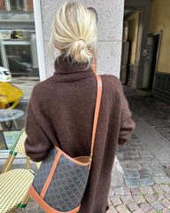 Kvinde iført brun Chestnut Dress