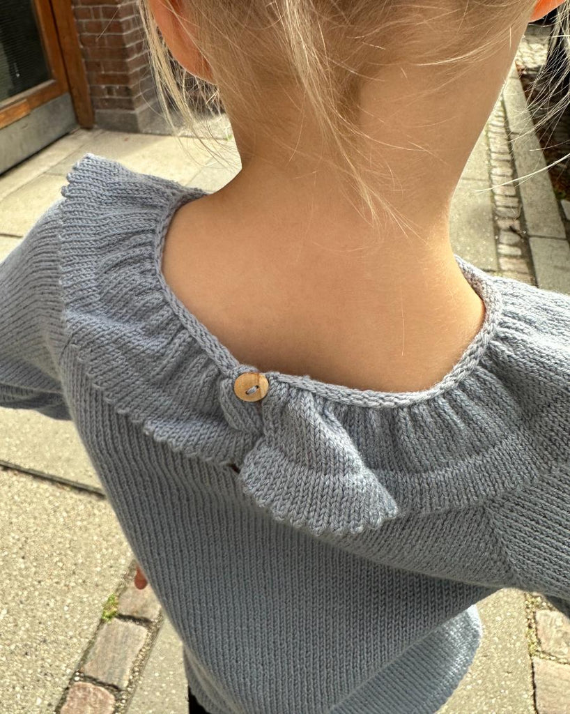 Detaljebillede af lyseblå Dagmars Bluse