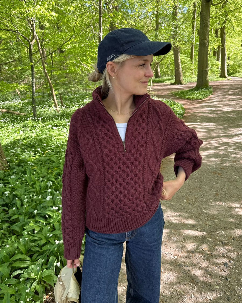 Kvinde med bordeaux Dagmar Zipper Sweater