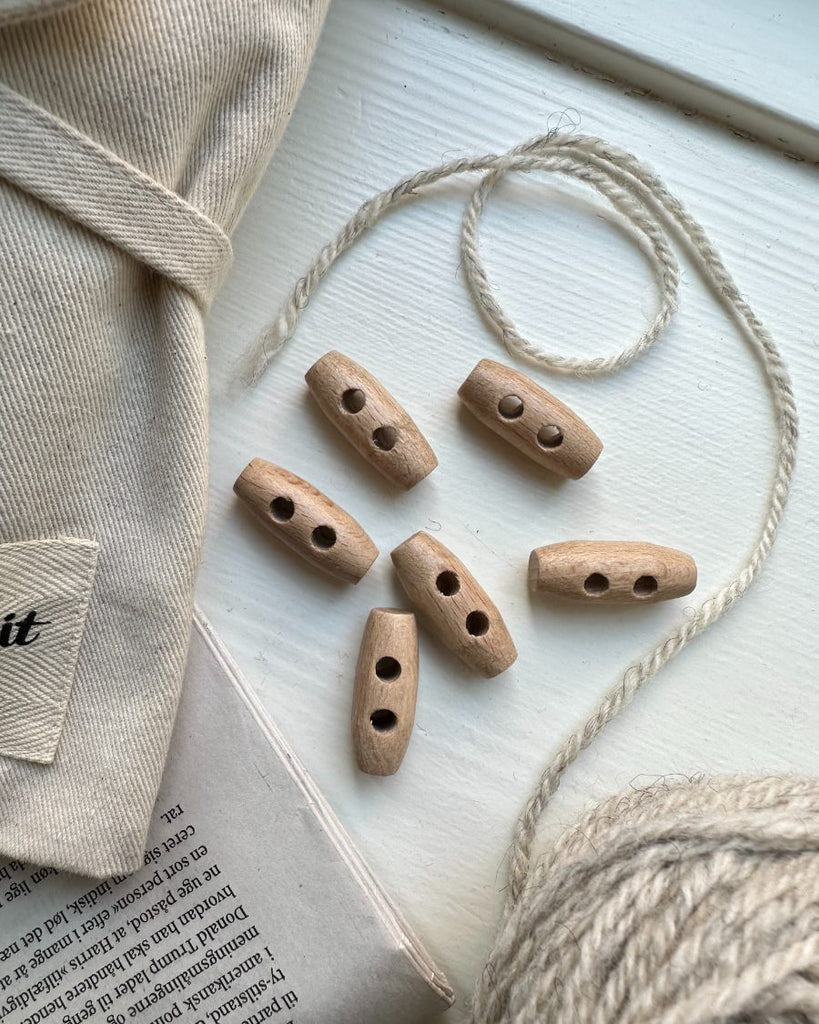 6 duffelknapper i lys træ