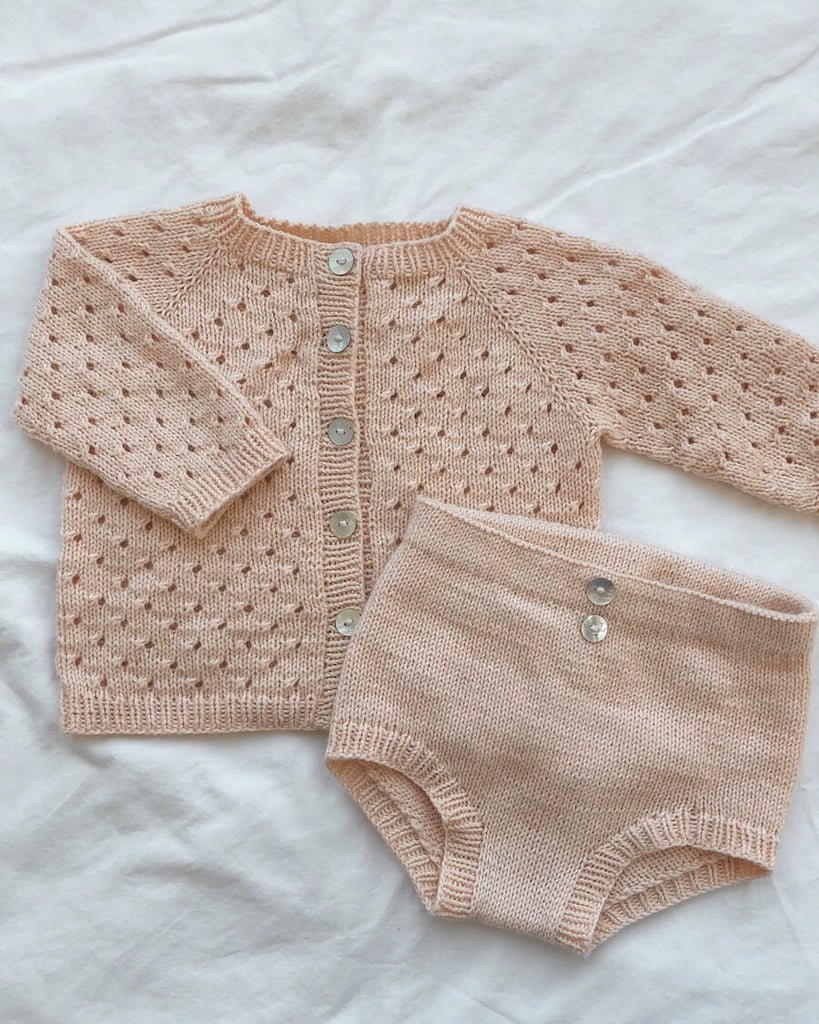 Liggende lyserødt Ellens Legesæt