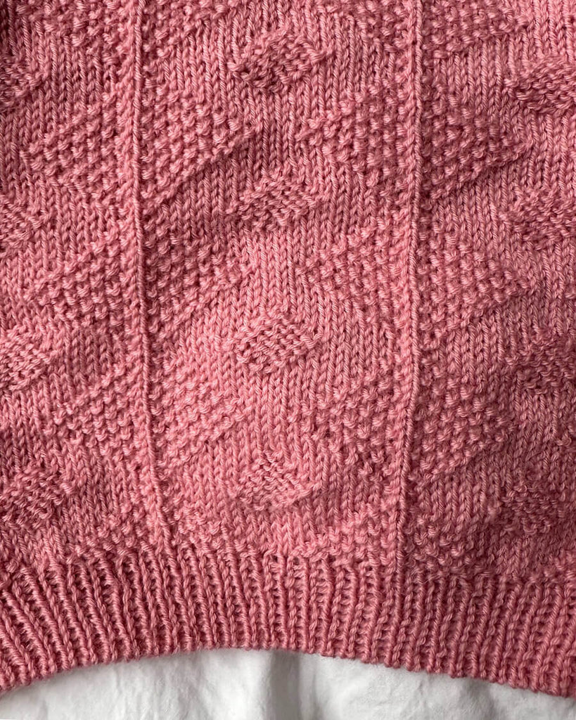 Closeup af lyserød Esther Sweater Baby