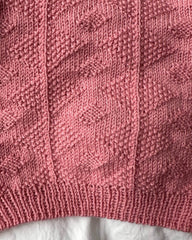 Closeup af lyserød Esther Sweater Baby