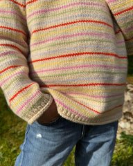 Closeup af mangefarvet Frankie Sweater Junior