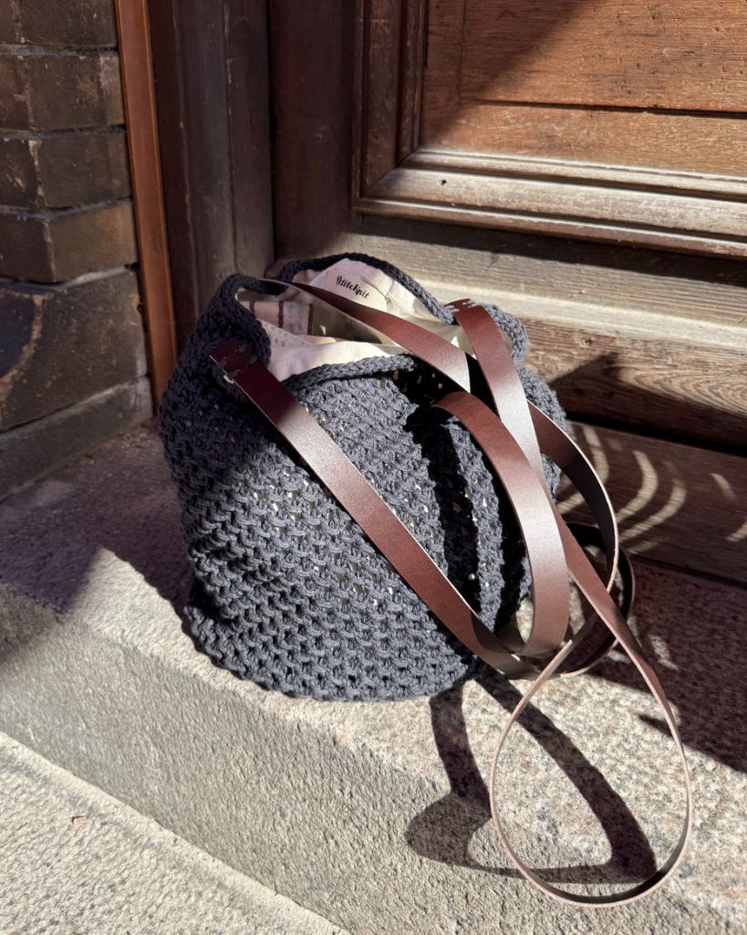 Sort French Market Bag på trappesten