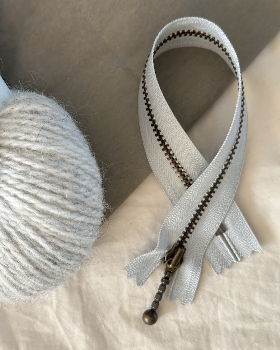 Lynlås 23 cm i farven havskum