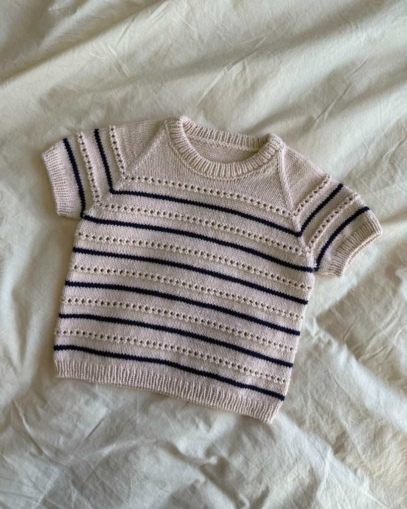 Liggebillede af lyserød og blå Ida Tee Junior