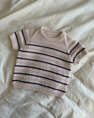 Liggebillede af lyserød og blå Ida Tee Junior