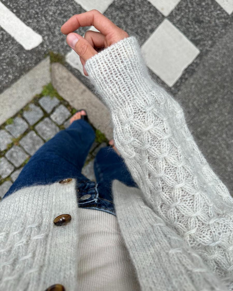 Detaljebillede af grå Jenny Jacket V-neck