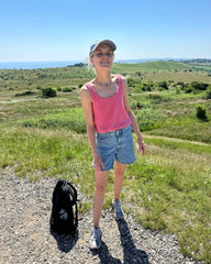 Kvinde iført pink June Top Light