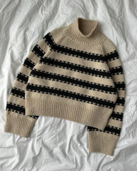 Liggende hvid og grå Key Sweater