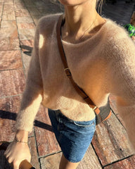 Kvinde iført ferskenfarvet Kumulus Bluse O-neck