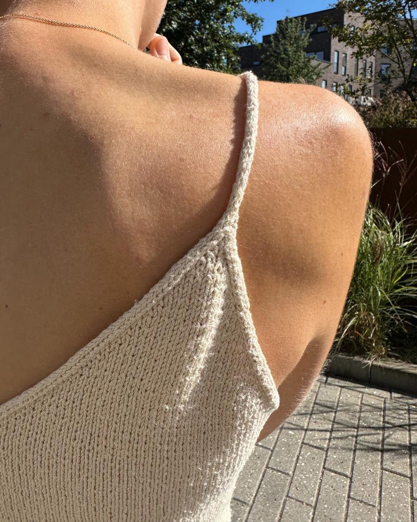 Kvinde iført hvid Kumulus Top