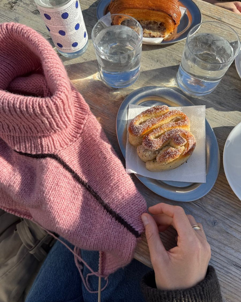 Procesbillede af lyserød Linea Sweater