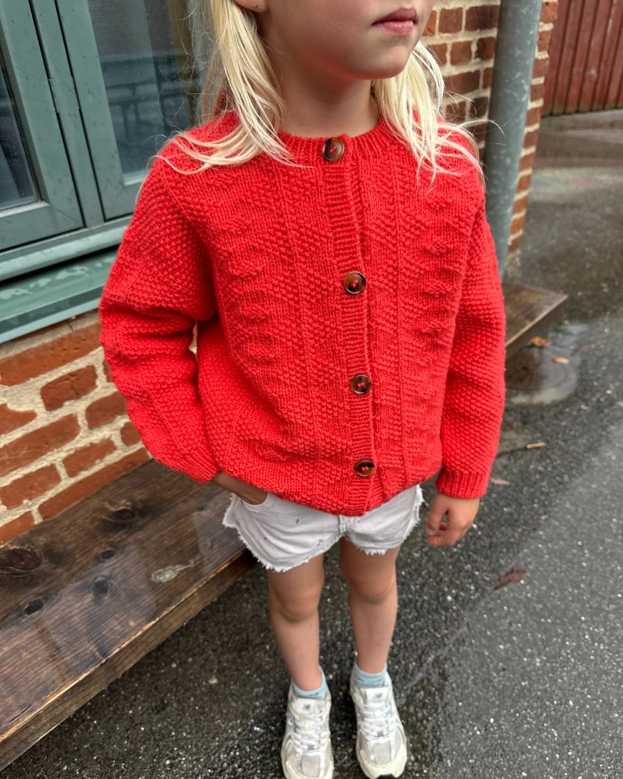 Barn iført rød Little Esther Jacket