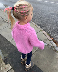 Barn iført pink Louisiana Sweater Junior