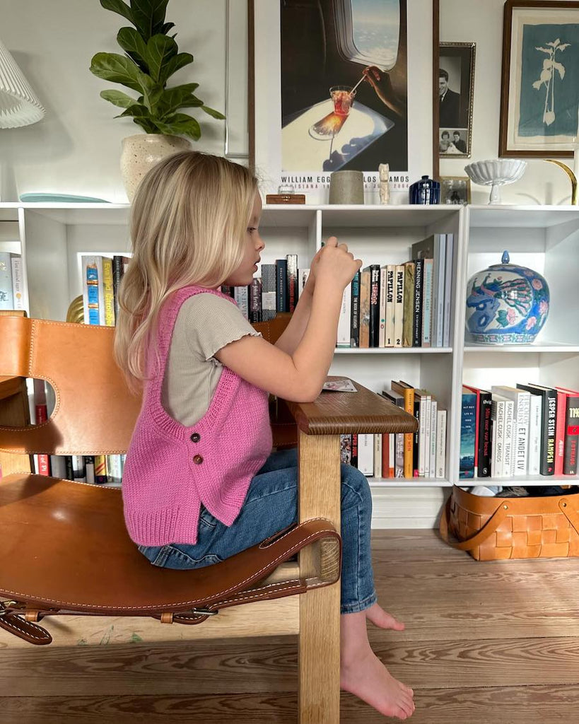 Barn iført pink Lulu Slipover Junior