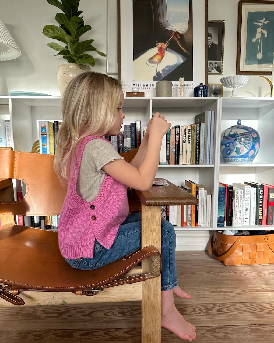 Barn iført pink Lulu Slipover Junior