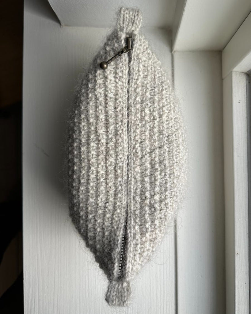 Marie case med havskum lynlås 23 cm