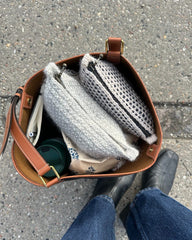 Navy lynlås i honey clutch