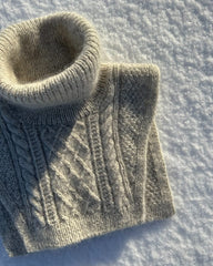 Detaljebillede af lysegrå Moby Neck