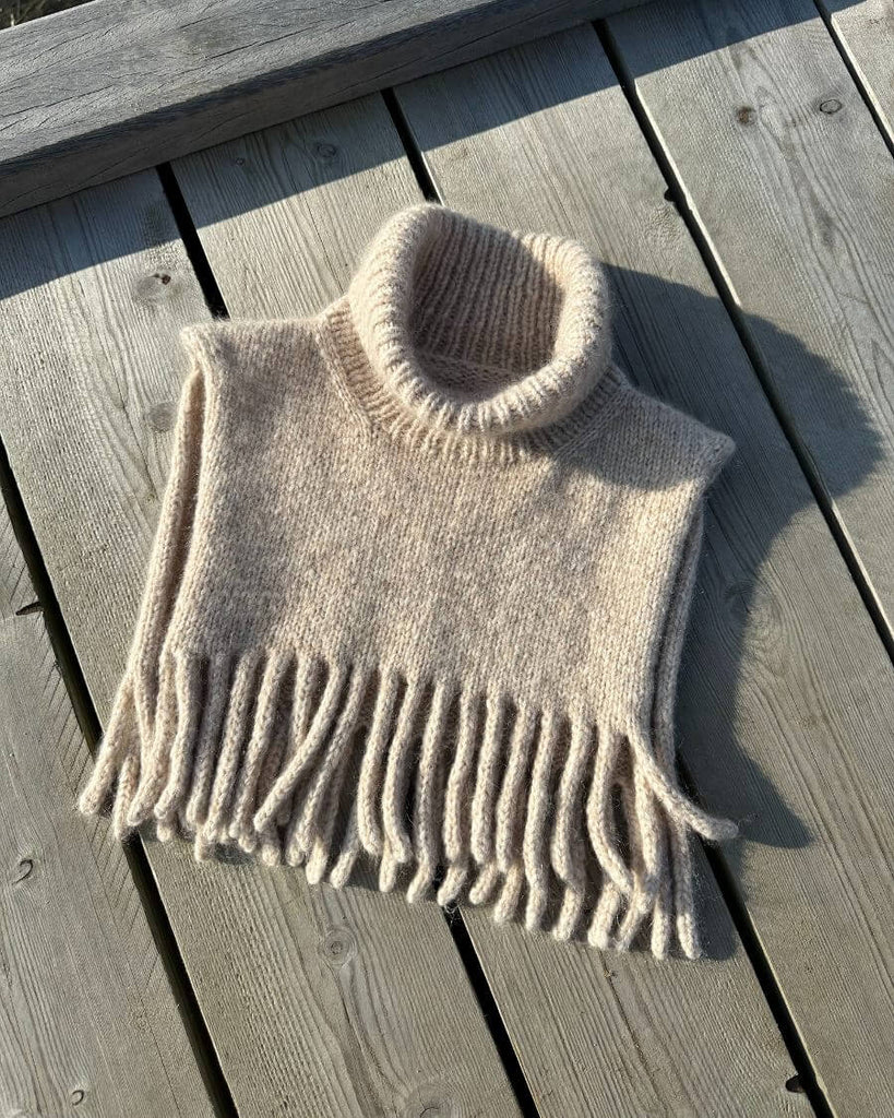 Liggebillede af lys beige Nora Neck