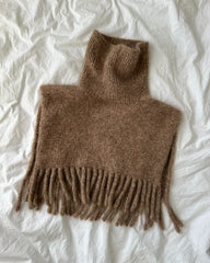 Liggebillede af brun Nora Neck