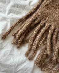 Detaljebillede af brun Nora Neck