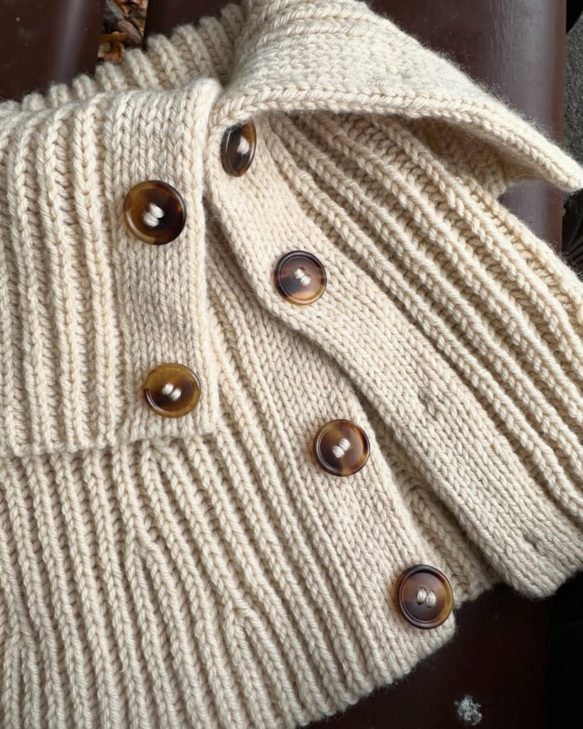 Closeup af beige November Neck