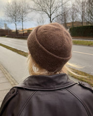 Kvinde iført brun Oslo Hue