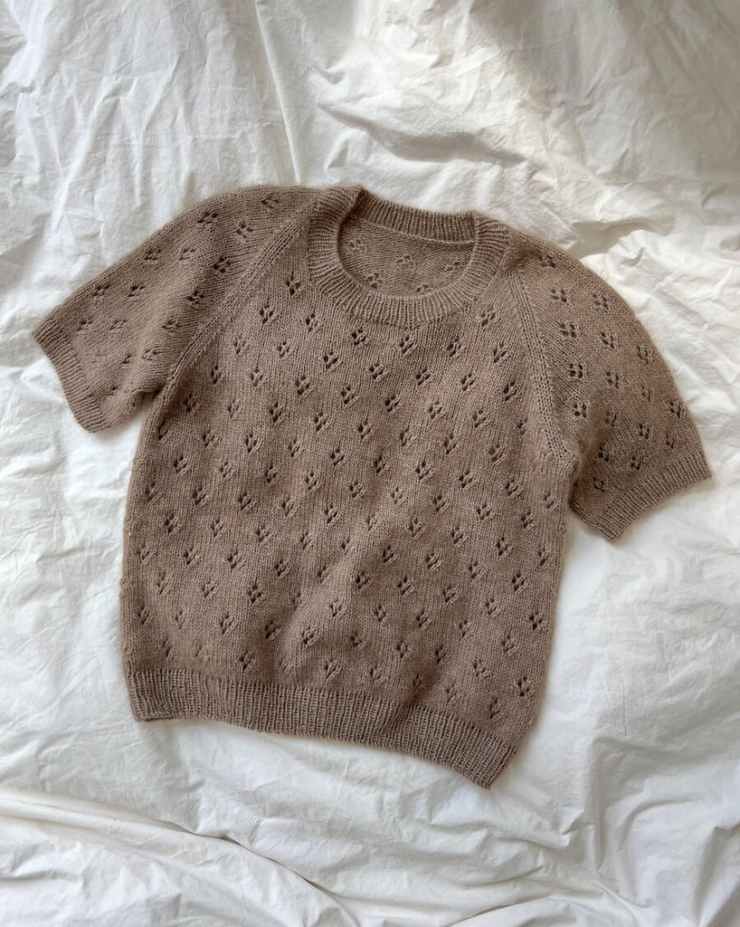 Liggebillede af brun Rigmor Tee