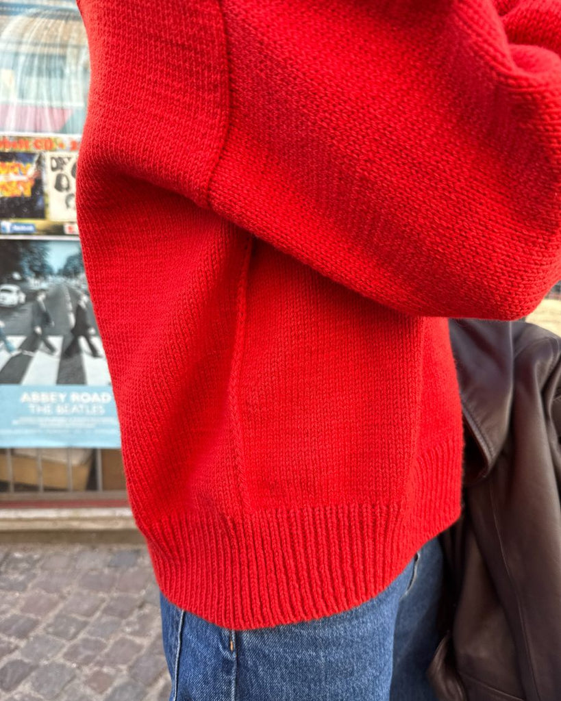 Detaljebillede af rød Scarlet Sweater