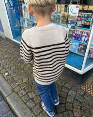 Barn iført sort og hvid Seaside Sweater