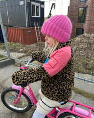 Barn iført pink September Hue