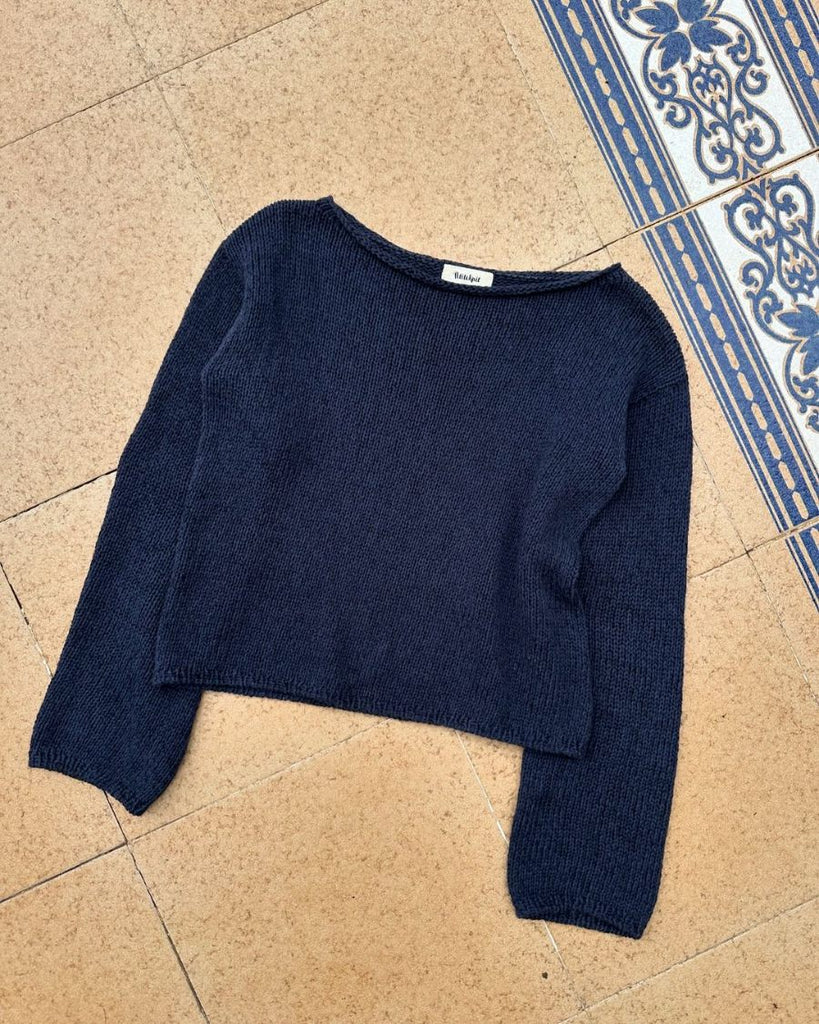 Liggebillede af mørkeblå Sevilla Blouse