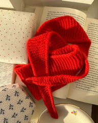 Liggebillede af rødt Sophie Scarf