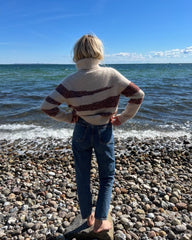 Kvinde iført Sycamore Sweater set bagfra