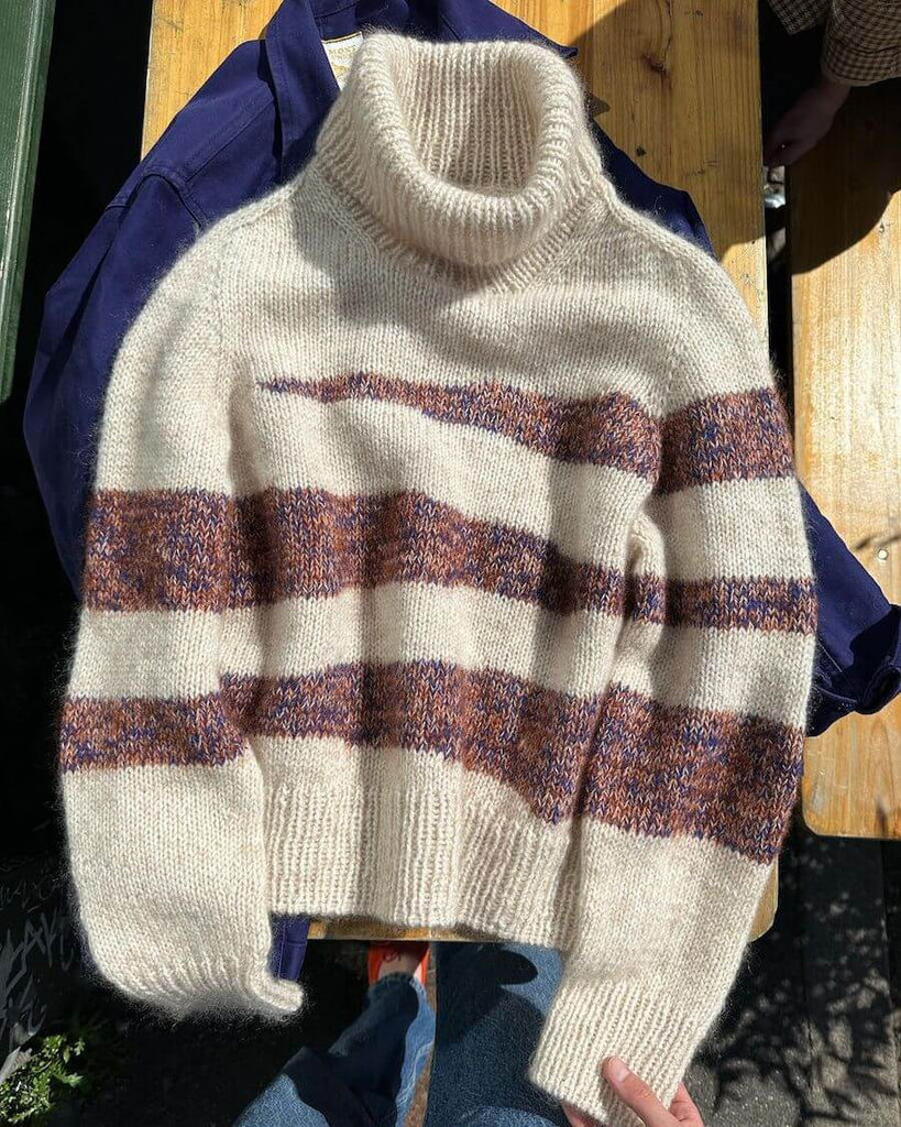 Sycamore Sweater på bænk