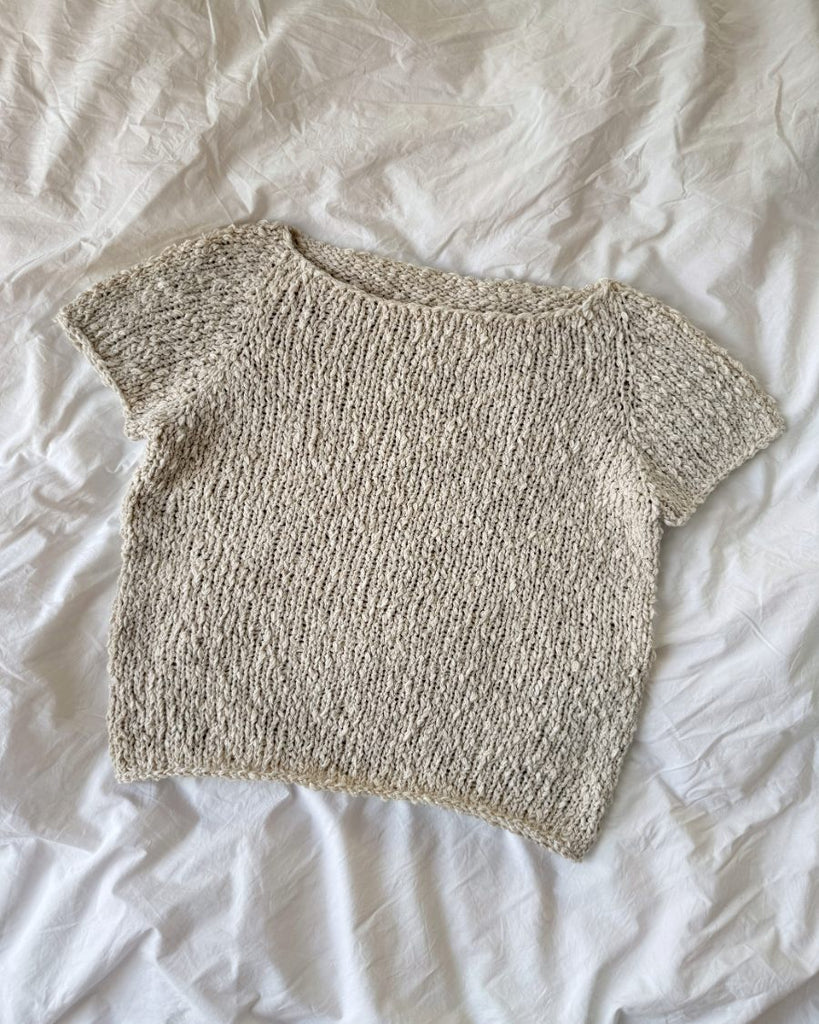 Liggebillede af hvid Wave Tee