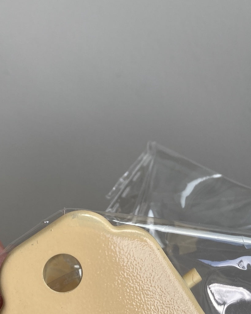 close up af 2. sorterings rundpindklemme med fejl i overflade