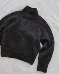 Liggebillede af koksgrå Louvre Sweater