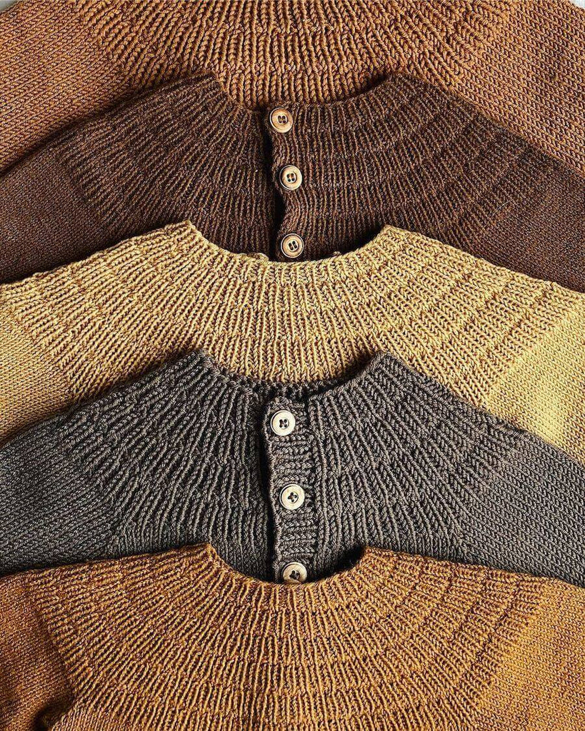 Flere liggende Ankers Dragter i brune nuancer