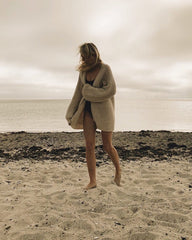 Kvinde iført hvid Ballonjakke