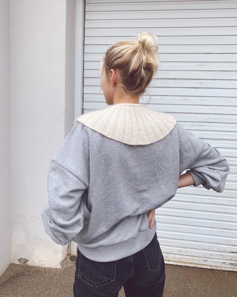 Kvinde iført hvid Sunday Collar set bagfra