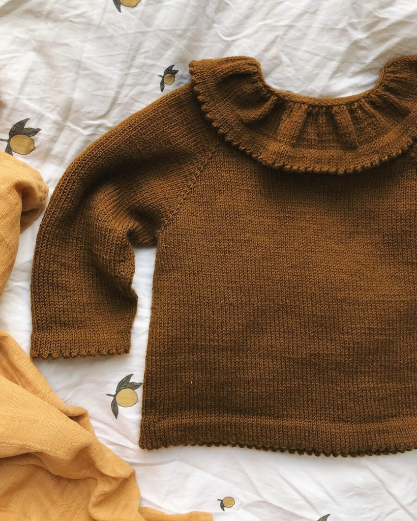 Liggende okkerfarvet Dagmars Bluse